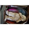 Image 4 : LOT OF 3 BOXES OF COLLECTIBLES