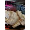 Image 5 : LOT OF 3 BOXES OF COLLECTIBLES