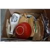 Image 6 : LOT OF 3 BOXES OF COLLECTIBLES