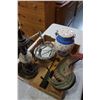 Image 3 : LIGHT UP VANITY MIRROR, BISCOTTI JAR, ROOSTER COAT HANGER, AND LAMP