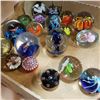 Image 2 : TRAY OF 20 ART GLASS PAPERWEIGHTS