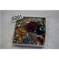 VINTAGE ESTATE PINS AND LOCKETS