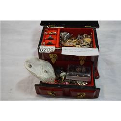 JEWELLERY BOX W/ CONTENTS AND CLEAR CASE OF JEWELLERY