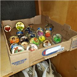 TRAY OF 20 ART GLASS PAPERWEIGHTS