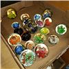 Image 2 : TRAY OF 20 ART GLASS PAPERWEIGHTS