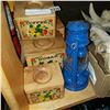 Image 2 : WOOD CANNISTER SET AND BLUE OIL LANTERN