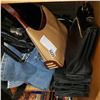 Image 2 : 6 PAIRS OF NEW JEANS AND LOT OF NEW HANDBAGS