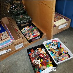 GI JOE HUMVEE BAG OF FIGURES AND 3 SMALL TRAYS OF TOYS