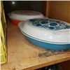 Image 2 : 2 COLOURED PYREX 1/2 QUARTER DIVIDED CASSEROLE DISHES