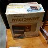 Image 3 : EASY BAKE OVEN AND KENMORE KIDS MICROWAVE STYLE ELECTRIC OVEN