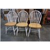 Image 3 : 3 WHITE AND MAPLE DINING CHAIRS