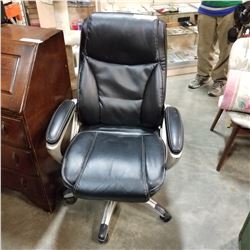 BLACK OFFICE ARMCHAIR