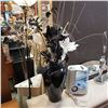 Image 1 : AS NEW VICKS HUMIDIFIER AND BLACK VASE WITH FLORALS