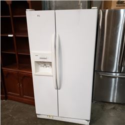 WHITE KENMORE FRIDGE W/ WATER AND ICE DISPENSER