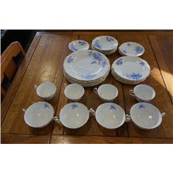 APPROX 35PCS OF VINTAGE ADLEREY CHINA