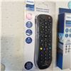 Image 3 : NEW OVERSTOCK PHILIPS CLASSIC HD DIGITAL ANTENNA, 1080P, 4K READY WITH PHILIPS 3 DEVICE UNIVERSAL RE