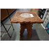 Image 2 : WOOD CARVED END TABLE AND METAL PLANTER STAND