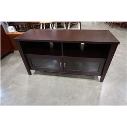 MODERN MAHOGANY FINISH ENTERTAINMENT STAND W/ GLASS DOORS