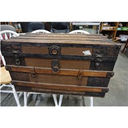 VINTAGE WOOD STEAMER TRUNK