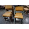 Image 1 : 11 STACKING CHAIRS