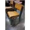 Image 3 : 11 STACKING CHAIRS