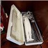 Image 3 : BETTY CROCKER HAND MIXER AND HAMILTON BEACH ELECTRIC CARVING KNIFE