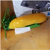 Image 3 : BANANA PHONE AND LAPTOP ERGONOMIC STAND WITH BUILT IN FAN