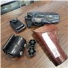 Image 1 : 2 REVOLVER HOLSTERS AND SPEED LOADERS