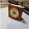 Image 1 : VINTAGE BAROMETER