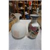Image 1 : 2 EASTERN VASES