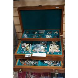 JEWELLERY BOX W/ CONTENTS