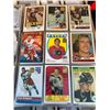 Image 2 : BINDER OF HOCKEY SUPERSTAR CARDS AND OTHERS