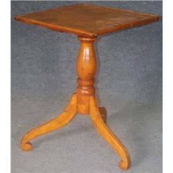 EARLY AMERICAN CHERRY MAPLE LAMP TABLE