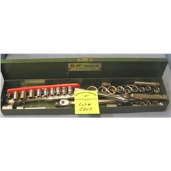 Socket and ratchet set with metal box
