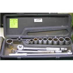 Heavy duty ratchet and socket set in box