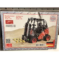 TRONICO CHILD'S BUILDING SET