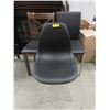 Image 1 : 3 Assorted Side Chairs