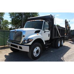 2013 INTERNATIONAL 7400 Dump Truck