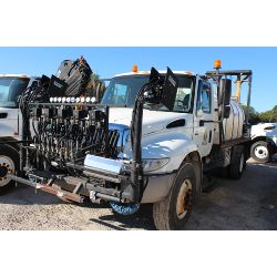 2004 INTERNATIONAL 4400 Sprayer Truck