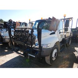 2004 INTERNATIONAL 4400 Sprayer Truck