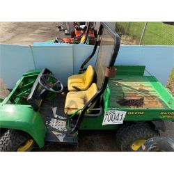 JOHN DEERE GATOR ATV / UTV / Cart