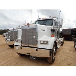 2019 KENWORTH W900L Day Cab Truck