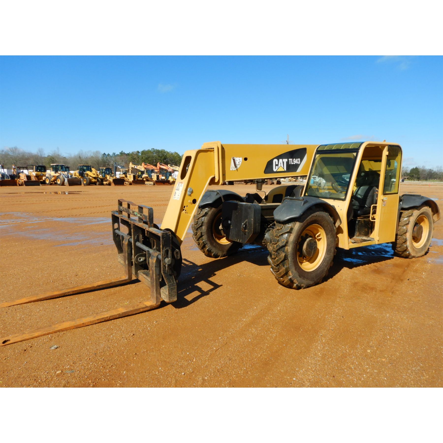 2007 CATERPILLAR TL943 Forklift - Telehandler