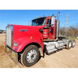 2004 KENWORTH W900L Day Cab Truck
