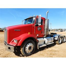 2003 KENWORTH T800 Day Cab Truck