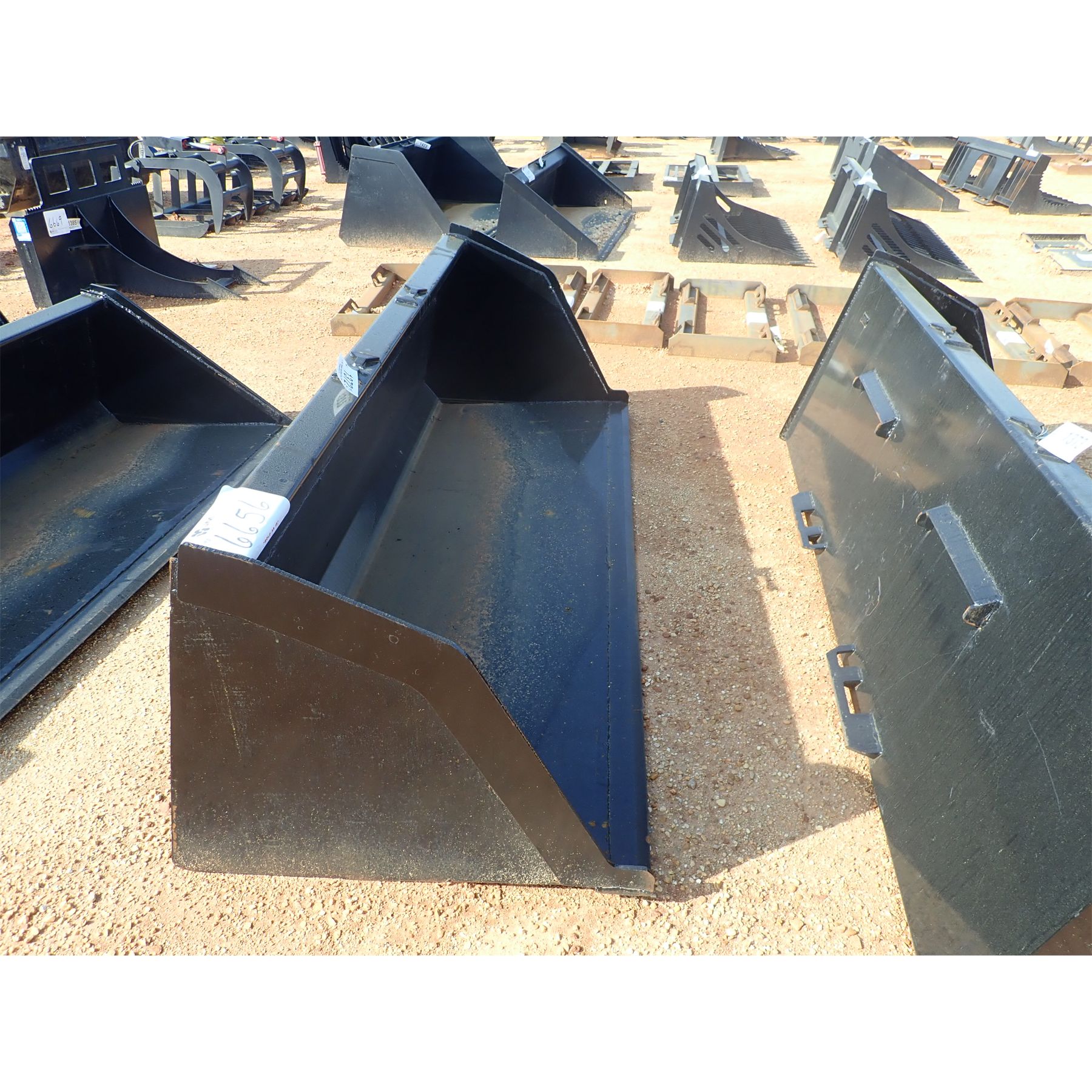 KIT CONTAINERS 90 in SNOW/MULCH BUCKET Skid Steer Attachment