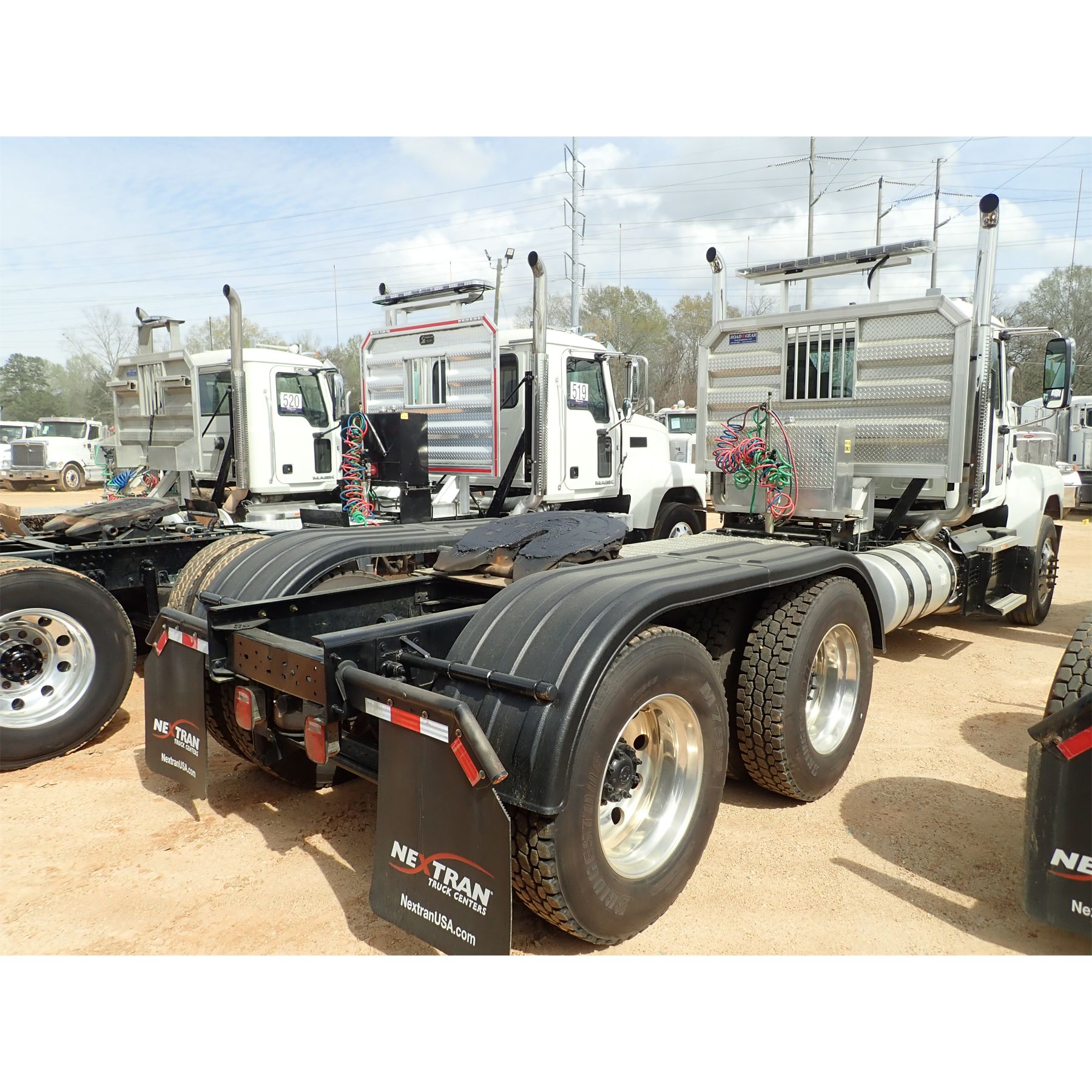 2019 MACK PI64T Day Cab Truck