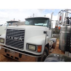 2001 MACK CH613 Day Cab Truck