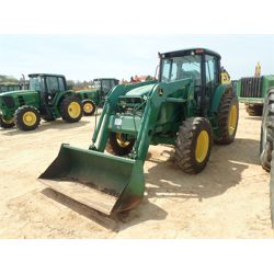 2005 JOHN DEERE 6715 Tractor