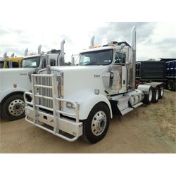 2015 KENWORTH W900L Day Cab Truck